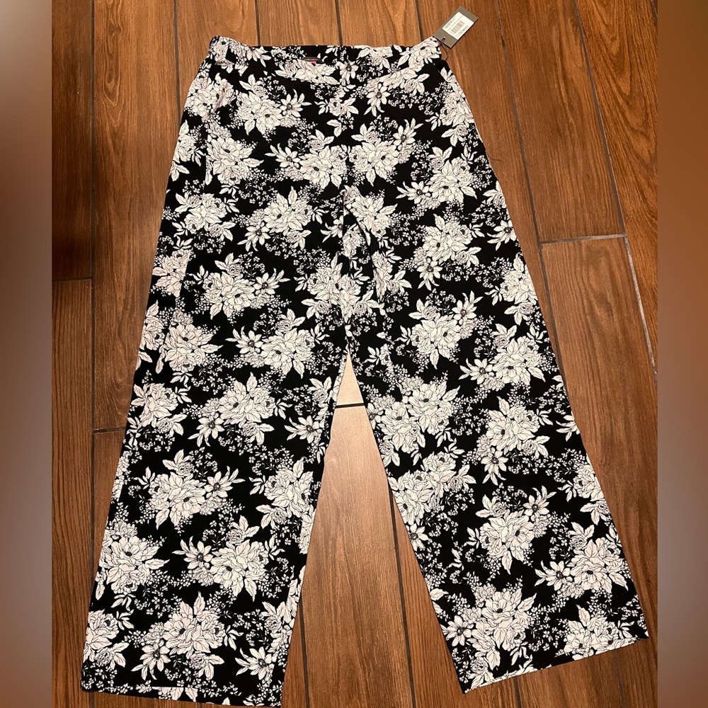 NWT Vince Camuto Floral Pant